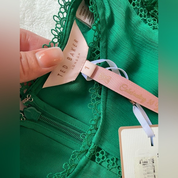 New Ted Baker Mixed Lace peplum SLVLS top💚I believe is a Small, see chart. - Picture 13 of 16